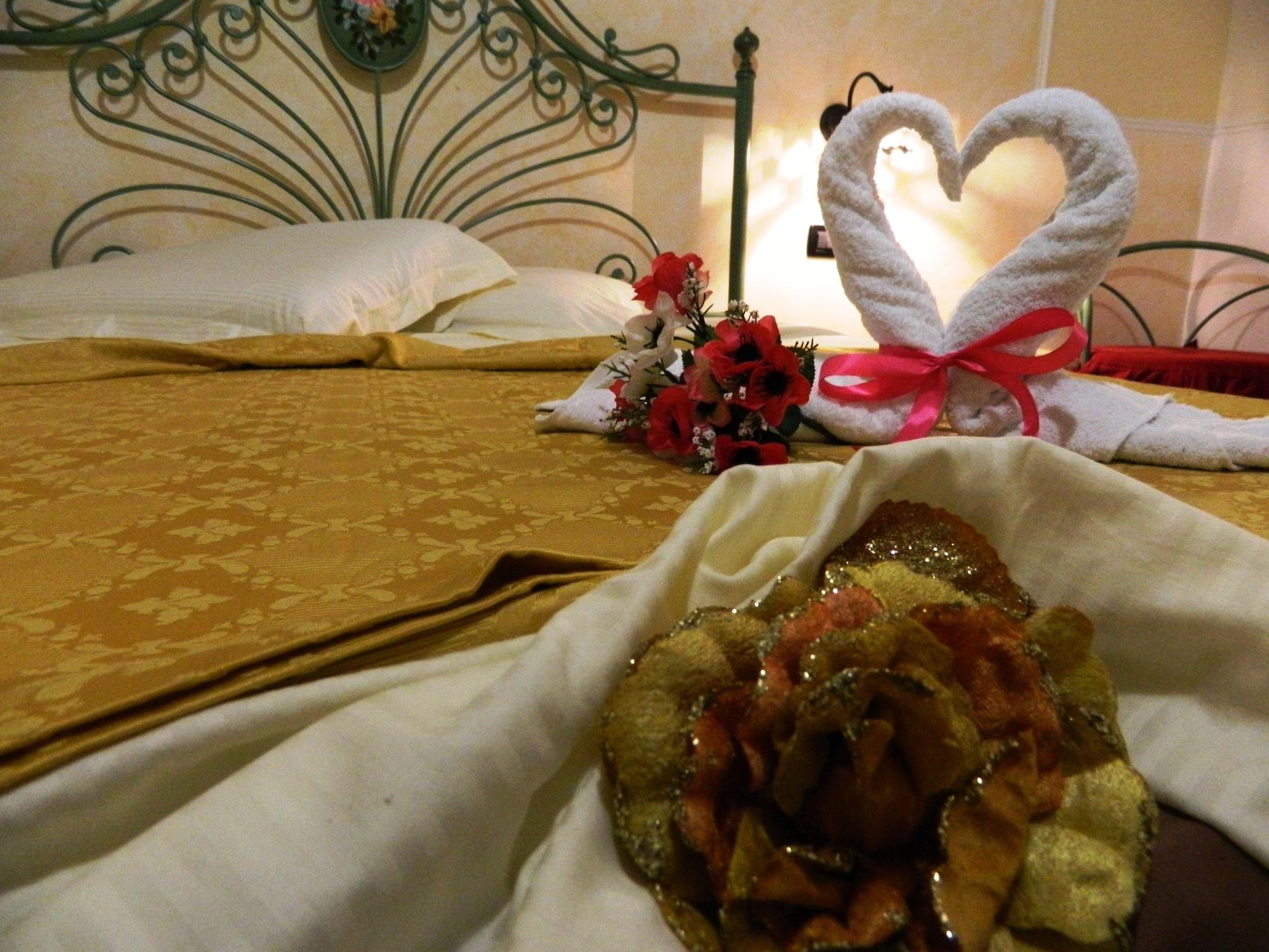 Hotel Oasi Da Paolo กัสเตลลุซโซ ภายนอก รูปภาพ