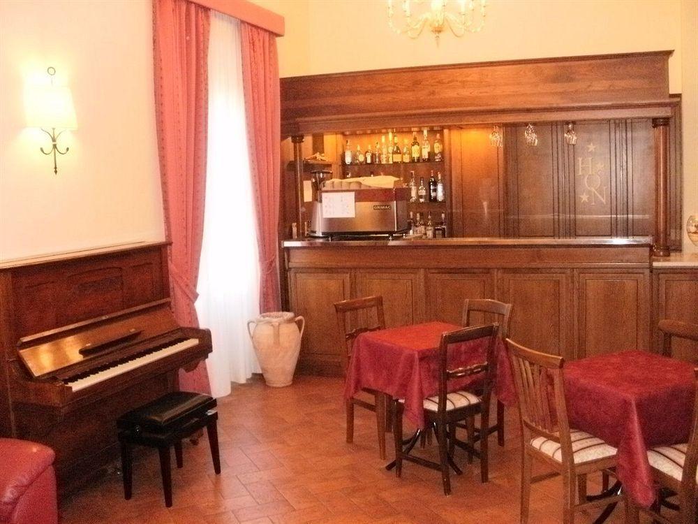 Hotel Oasi Da Paolo กัสเตลลุซโซ ร้านอาหาร รูปภาพ