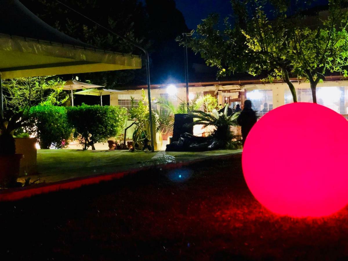 Hotel Oasi Da Paolo กัสเตลลุซโซ ภายนอก รูปภาพ