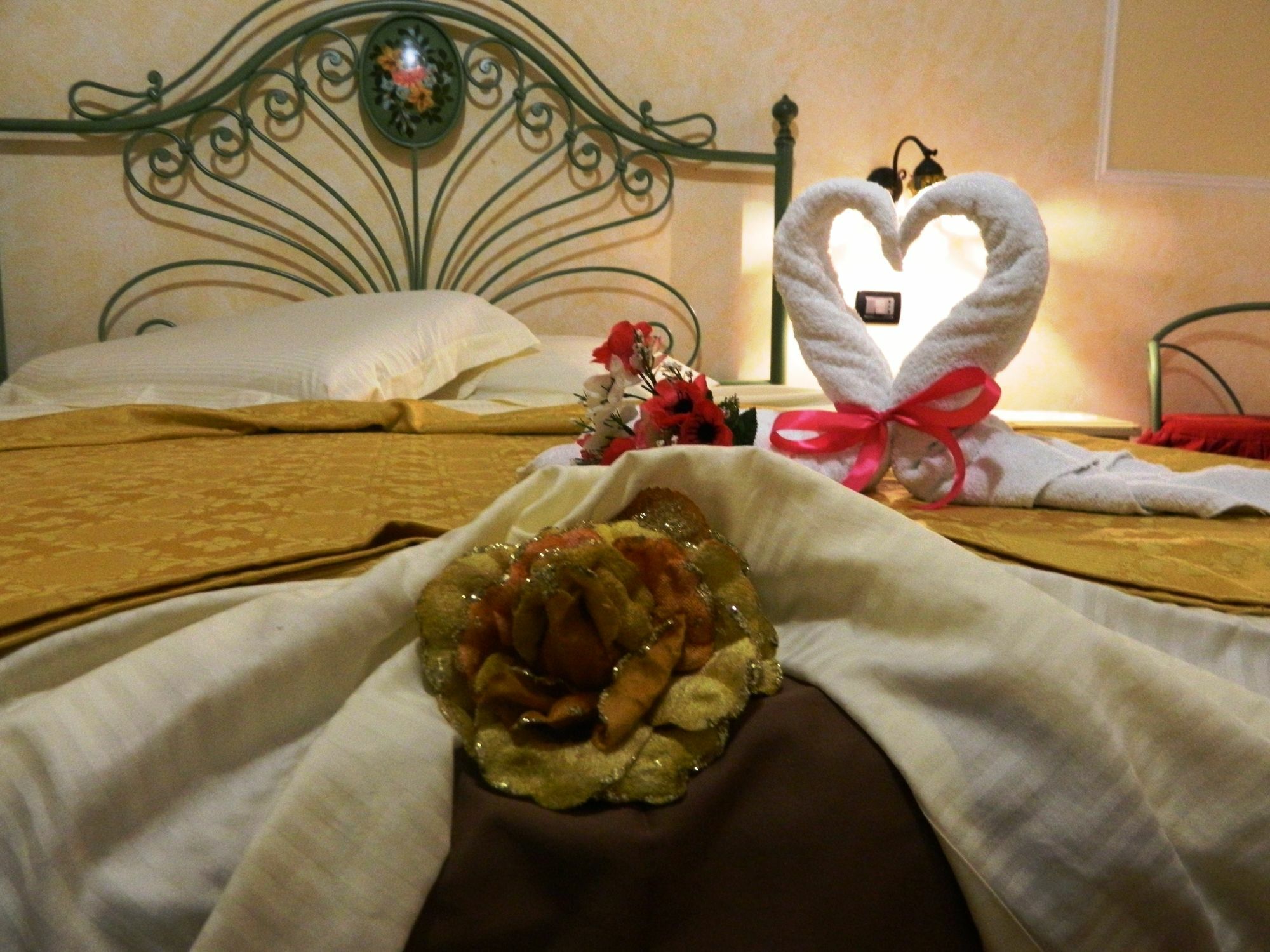 Hotel Oasi Da Paolo กัสเตลลุซโซ ภายนอก รูปภาพ