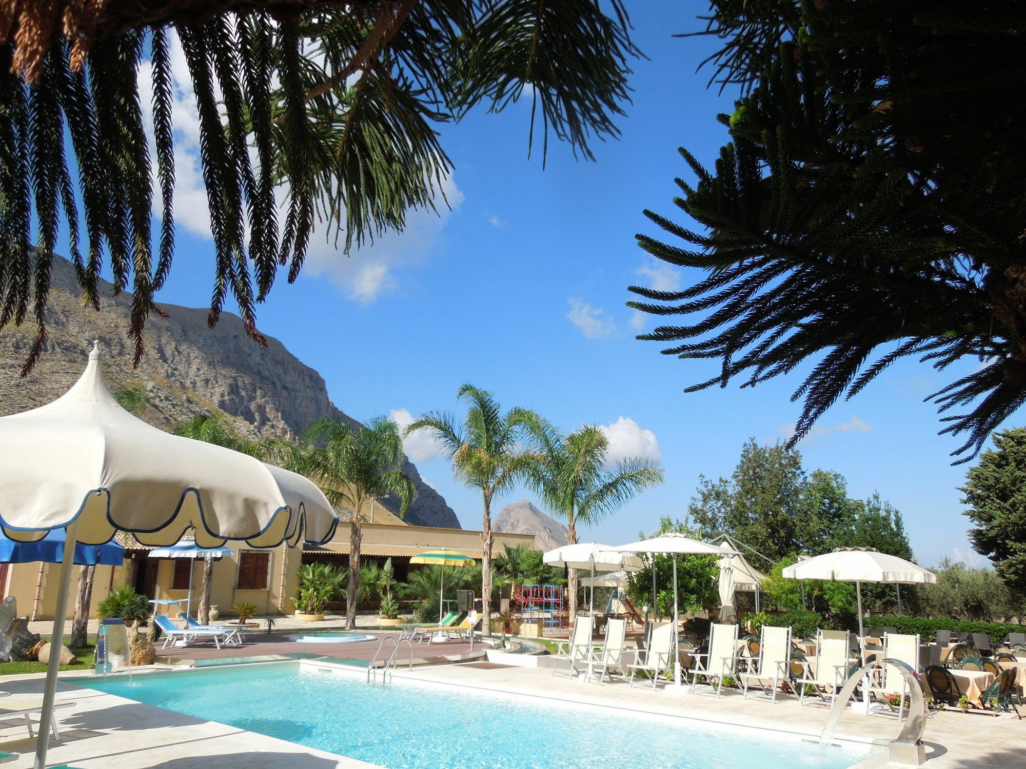 Hotel Oasi Da Paolo กัสเตลลุซโซ ภายนอก รูปภาพ